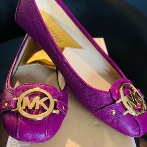 Michael Kors Fulton Moc  Flats with Gold Accents Pomegranate size 5.5